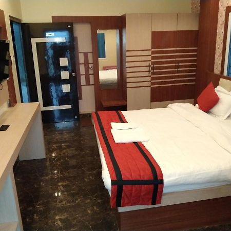Hotel Delight Deluxe Pipra Dewās Kültér fotó