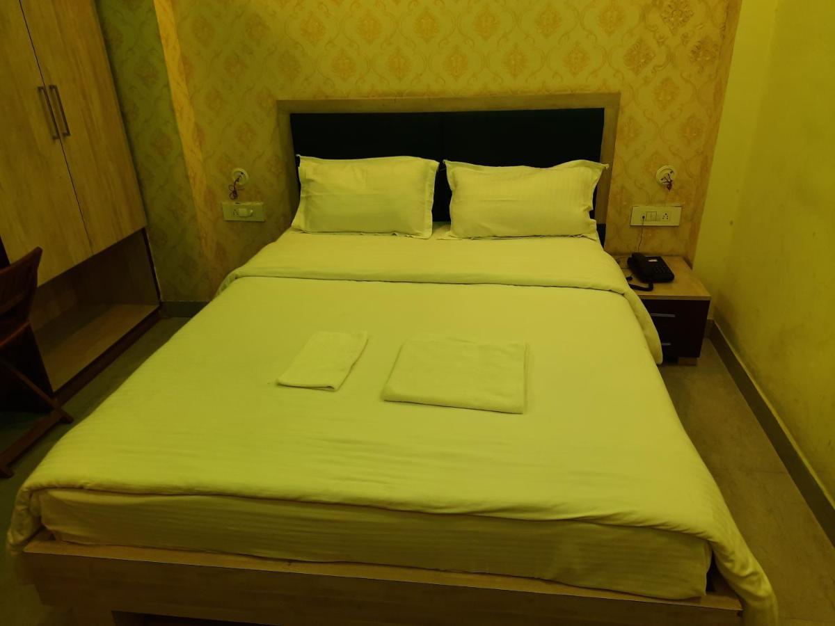Hotel Delight Deluxe Pipra Dewās Kültér fotó