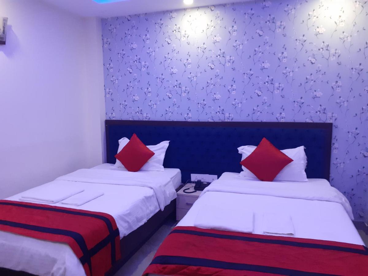Hotel Delight Deluxe Pipra Dewās Kültér fotó