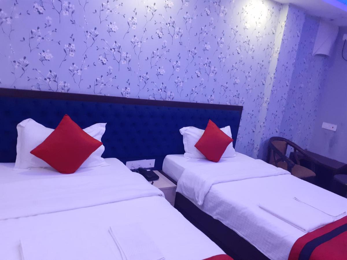 Hotel Delight Deluxe Pipra Dewās Kültér fotó
