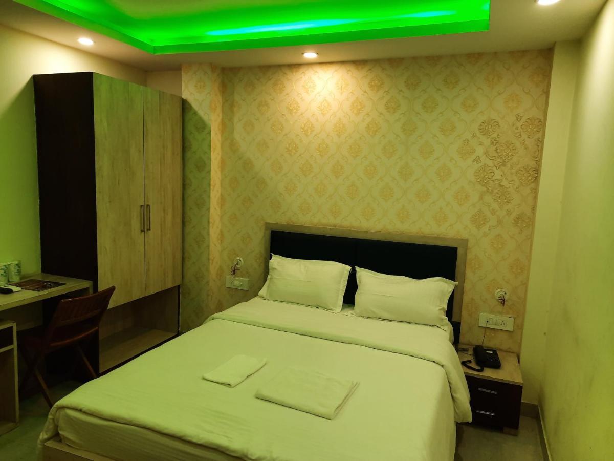 Hotel Delight Deluxe Pipra Dewās Kültér fotó