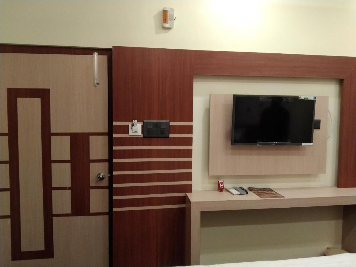 Hotel Delight Deluxe Pipra Dewās Kültér fotó